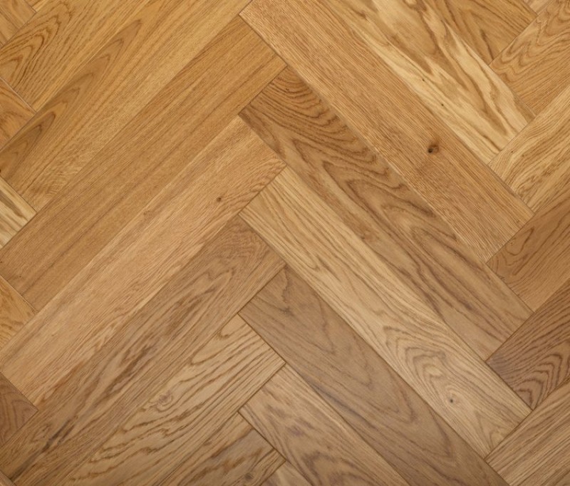 Parketlentės OAK HERRINGBONE VARNISHED