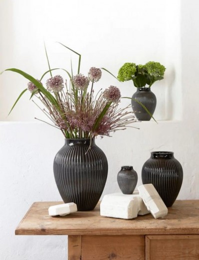 Knabstrup keramikinė vaza 27 cm aukščio, juodos spalvos