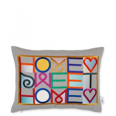 VITRA siuvinėta dekoratyvinė pagalvėlė „Home Sweet Home“, šviesiai pilka su margais raštais